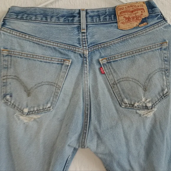Levi Strauss Ripped Straight Leg Jeans Light Wash Denim Distressed Grunge Punk - Picture 10 of 12